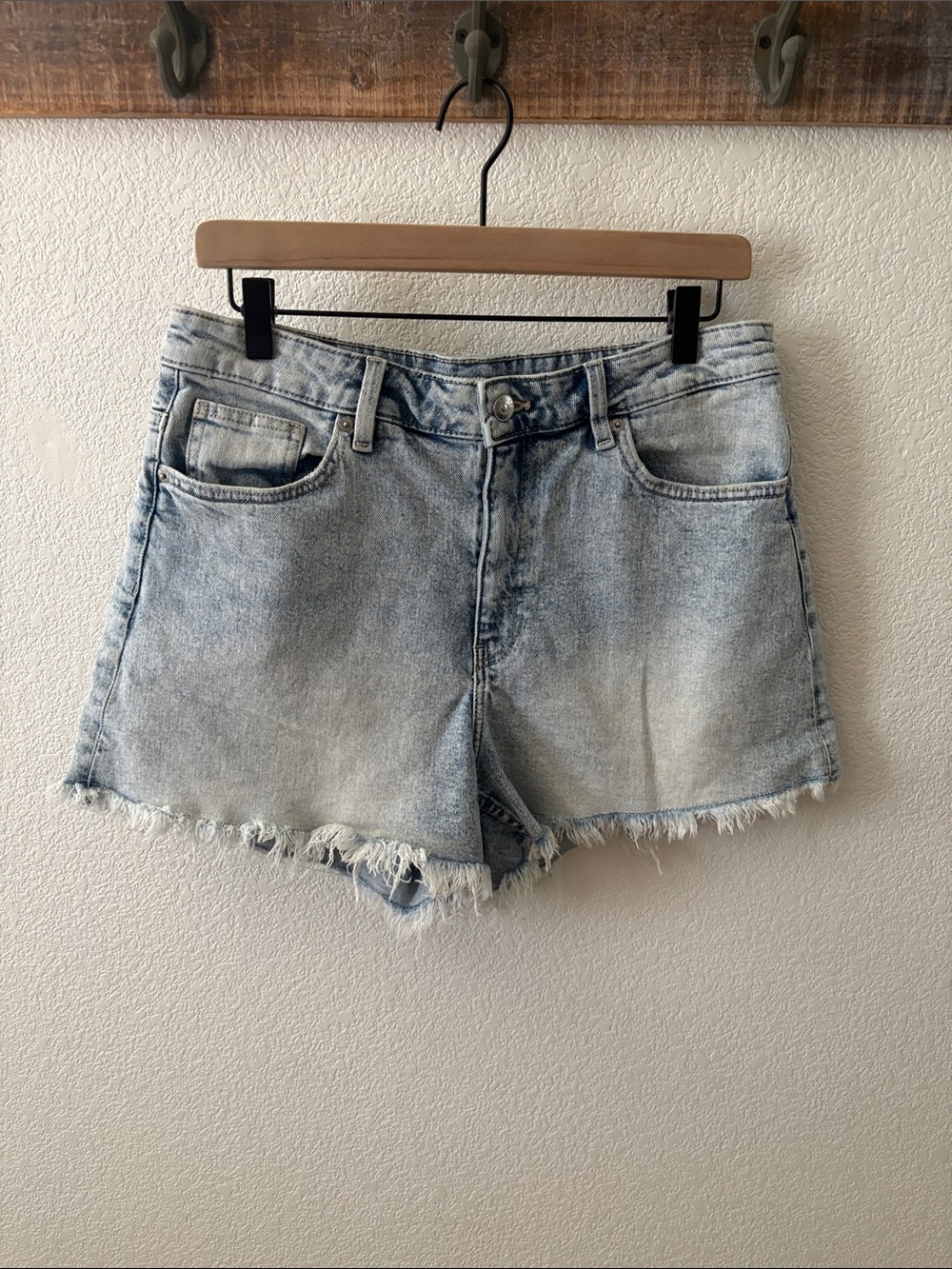 H&M Light Blue Acid Wash Denim Frayed Hem Shorts